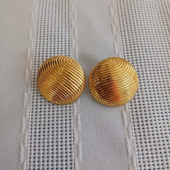 Gold Tone Necklace, Brooch and Earrings Set - Picture 9 of 10